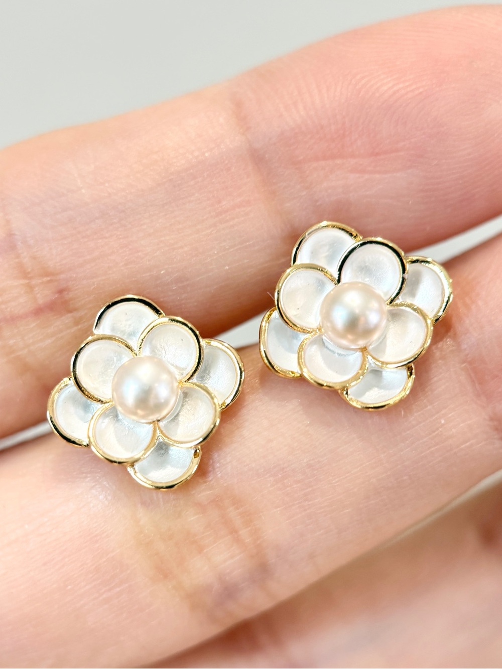 Real Freshwater Pearl Center White Enamel Flower Stud Earrings - Gold Trim